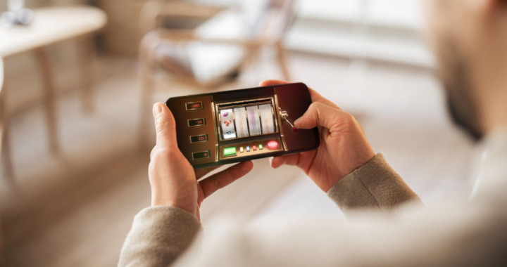 Why Card Game Decisions Change With Every New Round